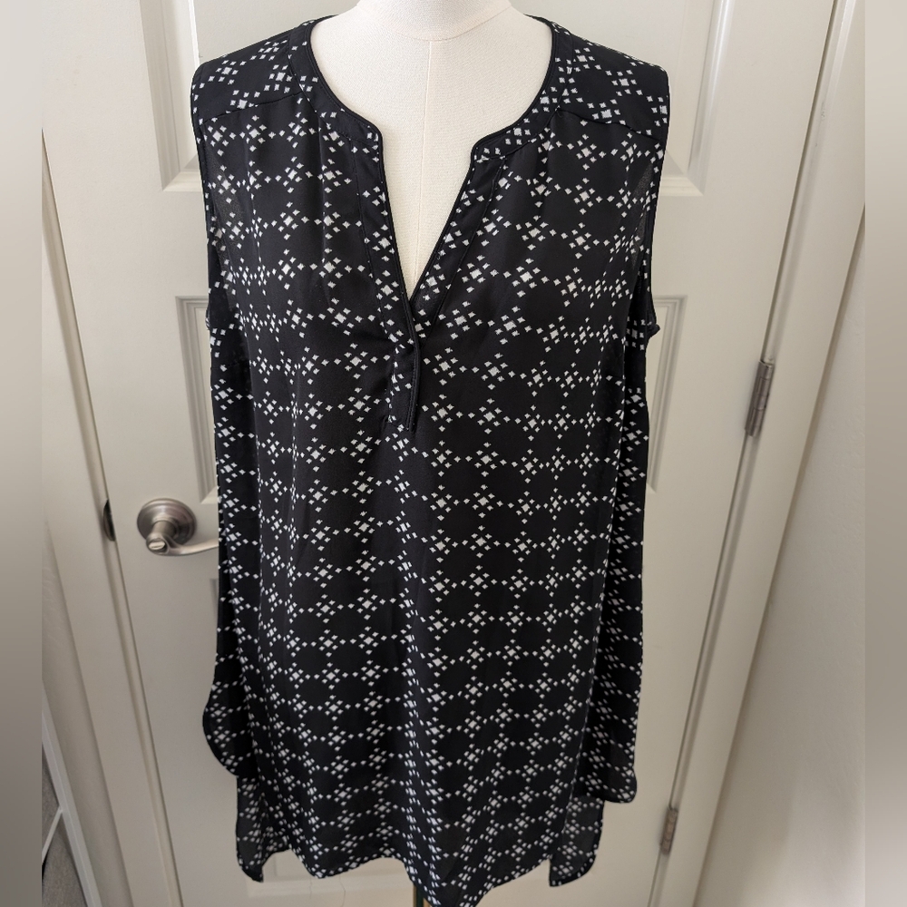 DR2 Sleeveless Tunic Blouse Hi Low Black White Geometric Pattern Plus Size 1X